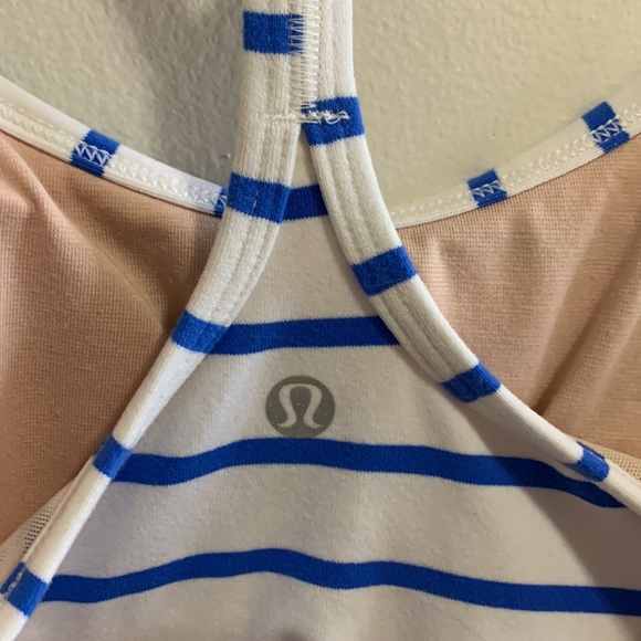 Size 6 lululemon workout top - Picture 3 of 4